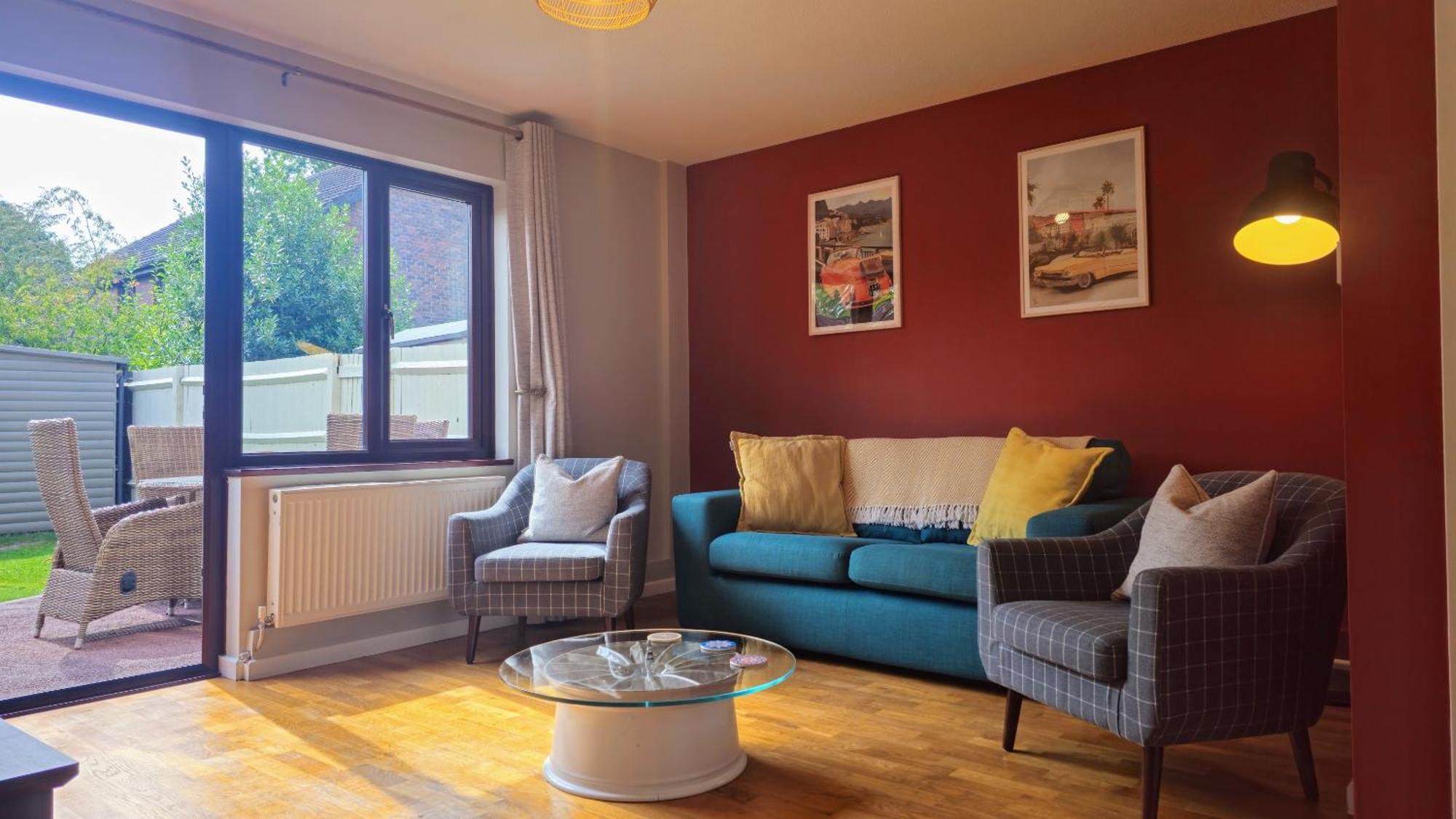 Grassmere - 3 Bed House With Private Garden Horley Exterior foto